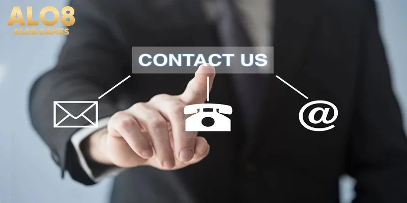 Các kênh liên hệ ALO8 được hiển thị ngay góc phải trang chủ